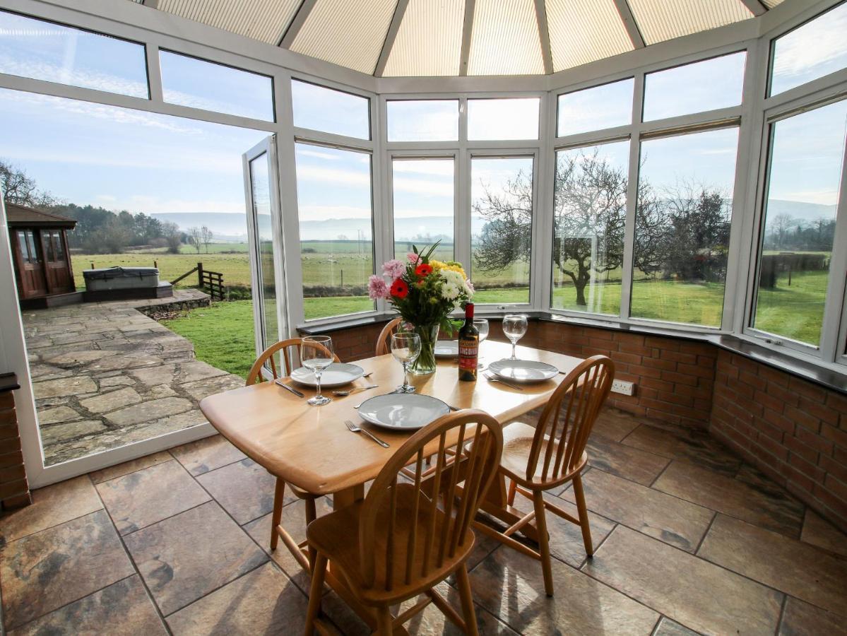 Bicton Lea Villa Acton  Екстериор снимка