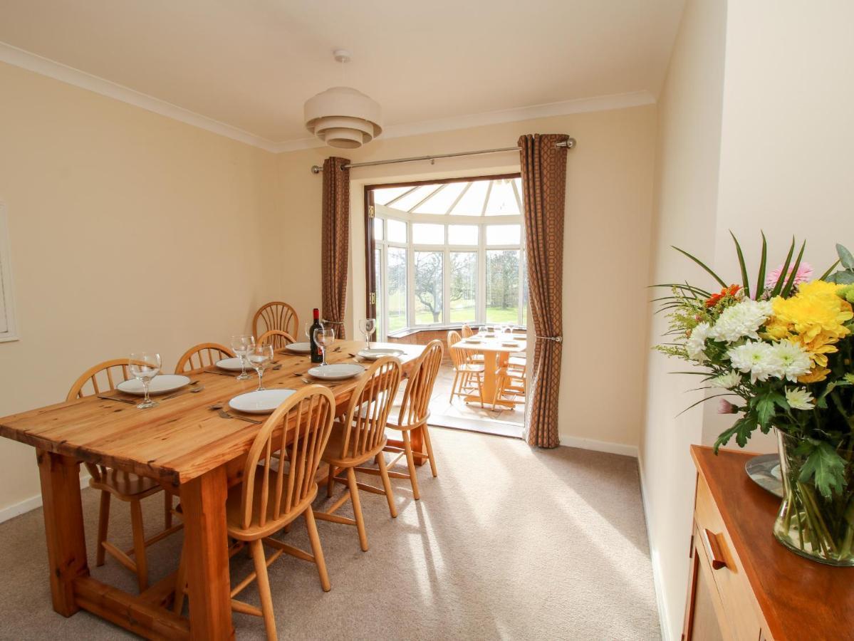 Bicton Lea Villa Acton  Екстериор снимка