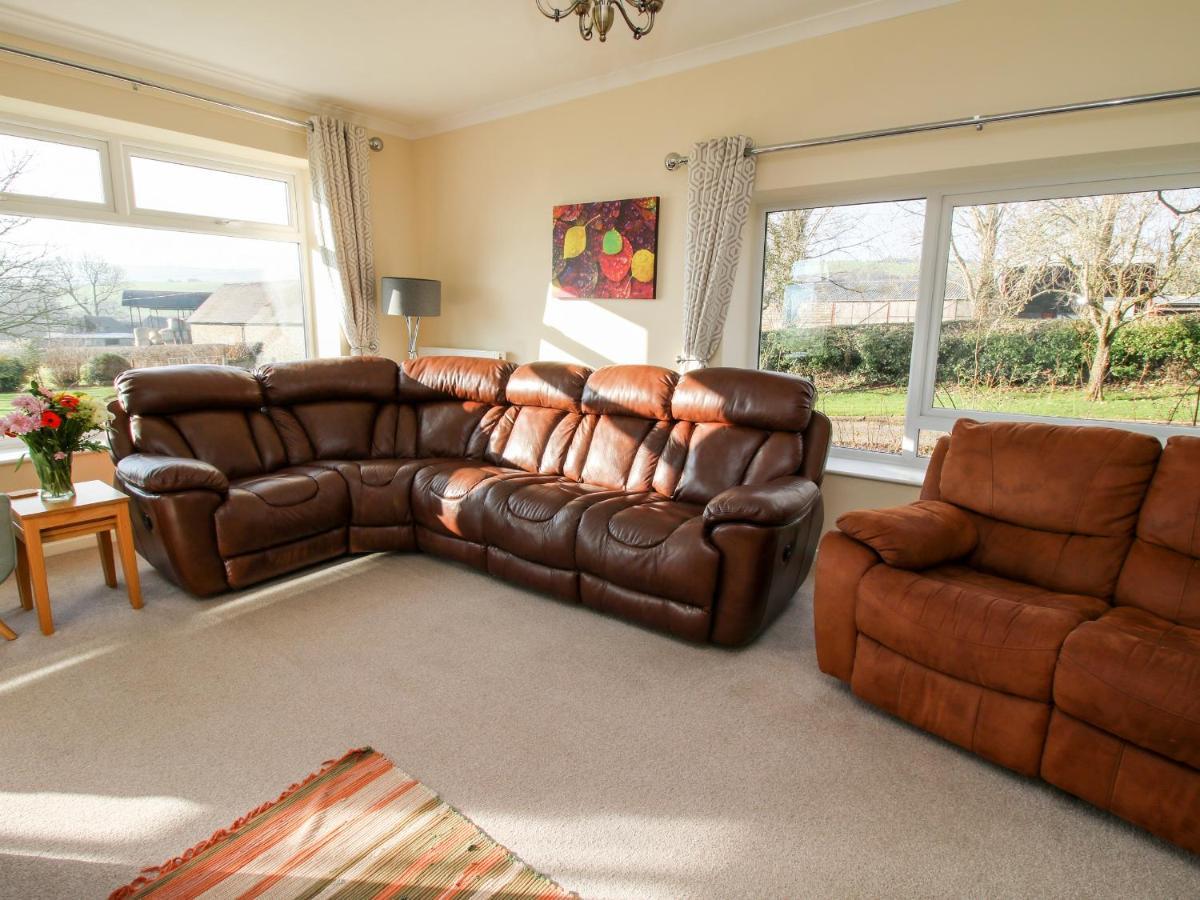 Bicton Lea Villa Acton  Екстериор снимка