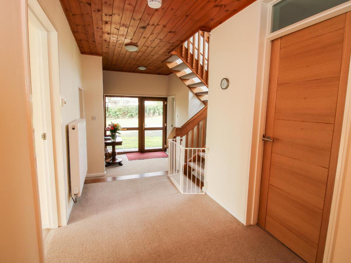 Bicton Lea Villa Acton  Екстериор снимка