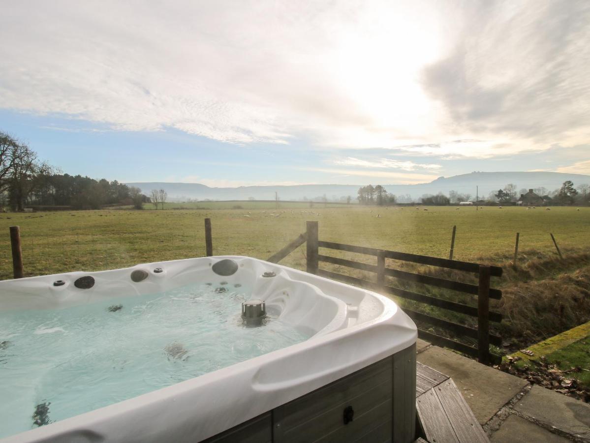 Bicton Lea Villa Acton  Екстериор снимка