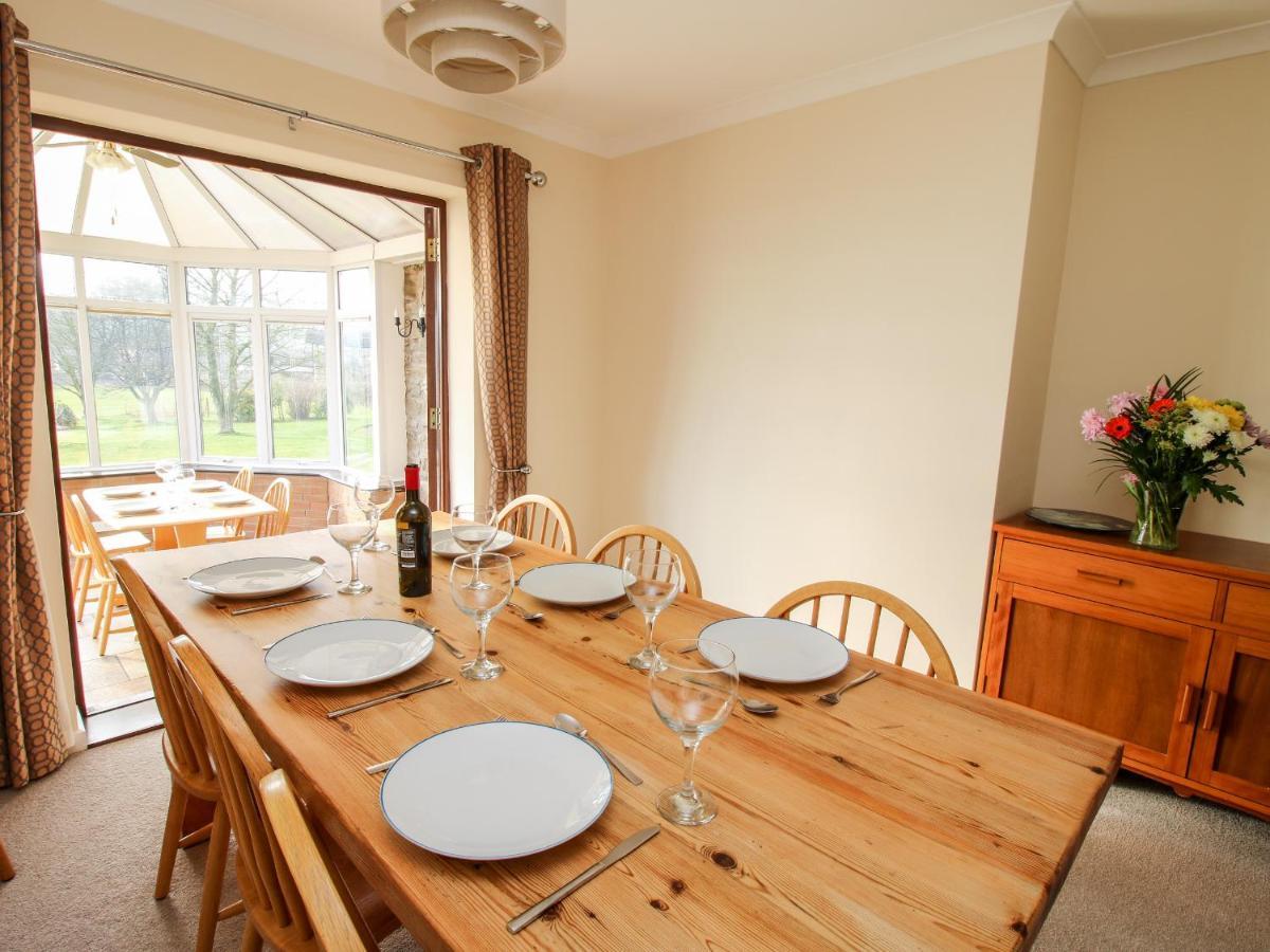 Bicton Lea Villa Acton  Екстериор снимка