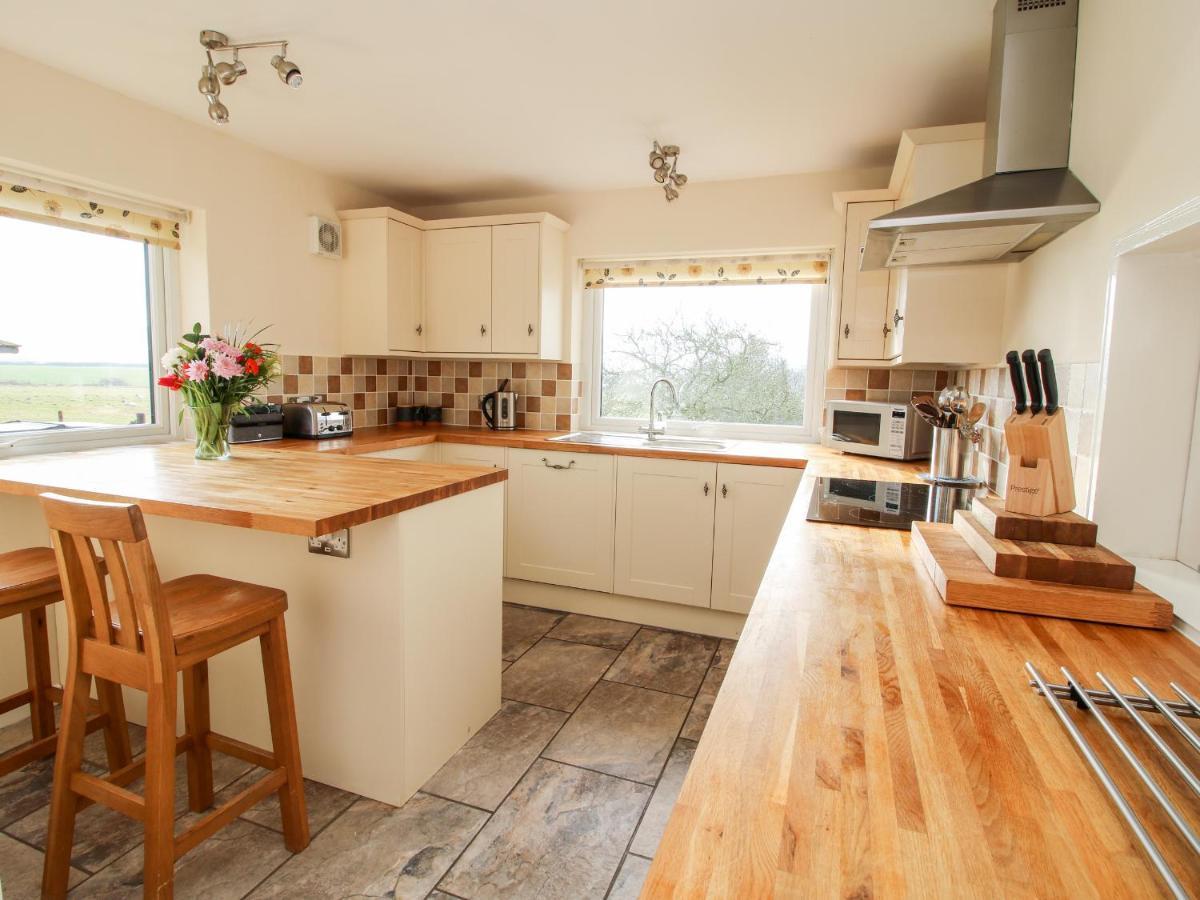 Bicton Lea Villa Acton  Екстериор снимка
