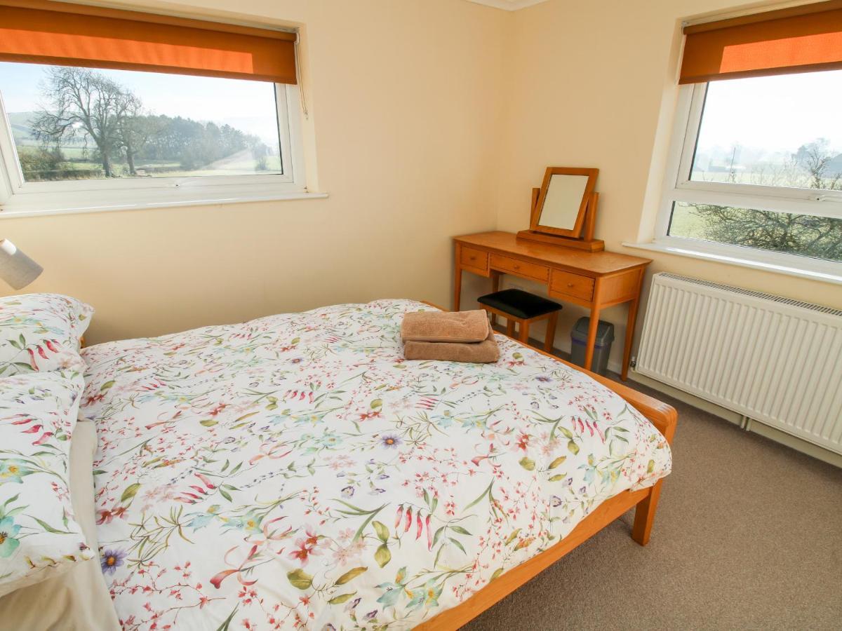 Bicton Lea Villa Acton  Екстериор снимка